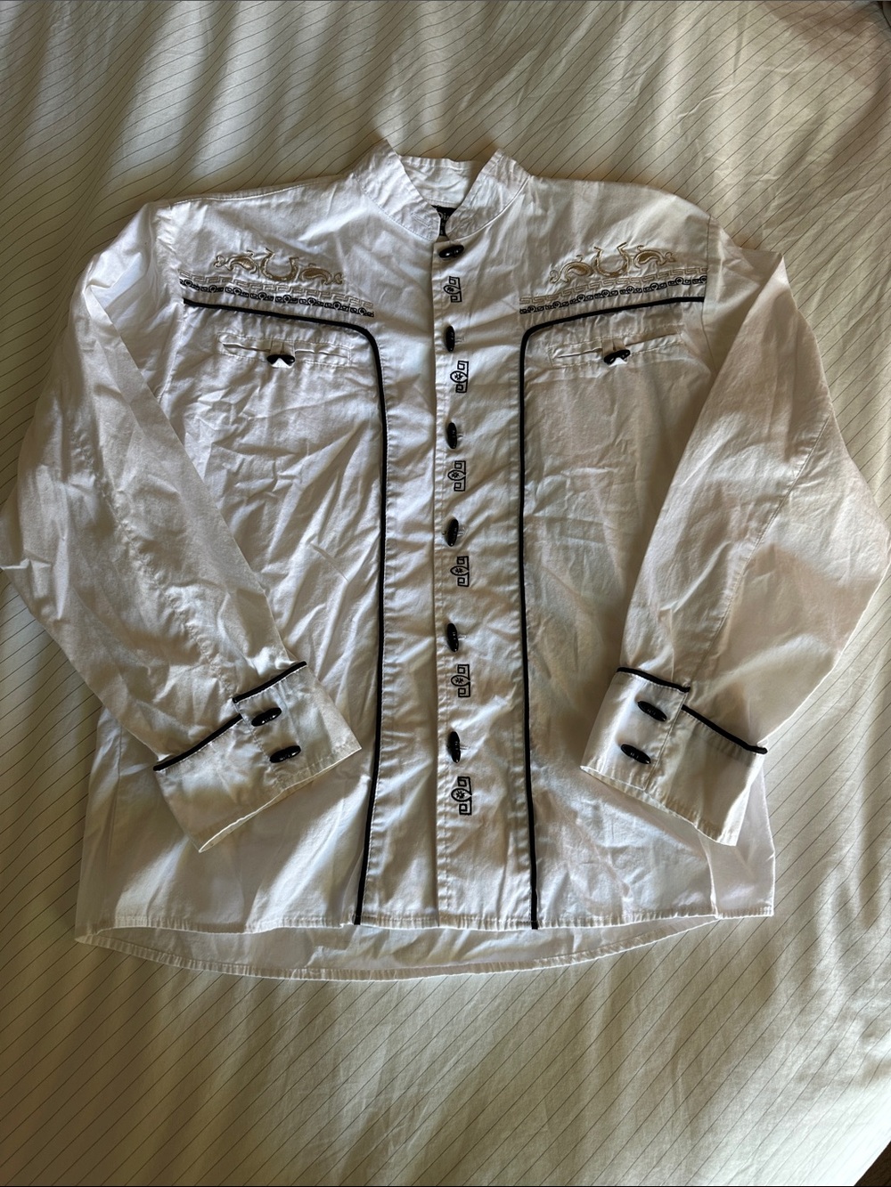 Vintage Women’s White Diamonds Western Embroidered Button-Up Shirt